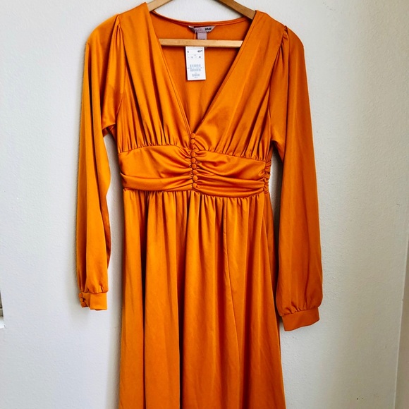 H&M Dresses & Skirts - ✨Gorgeous H&M Long Sleeve Bronze Dress 👑